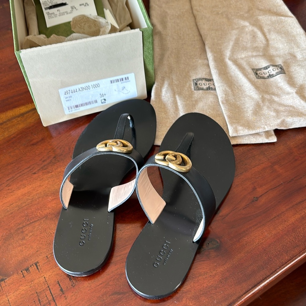 Gucci black Leather thong 36.5